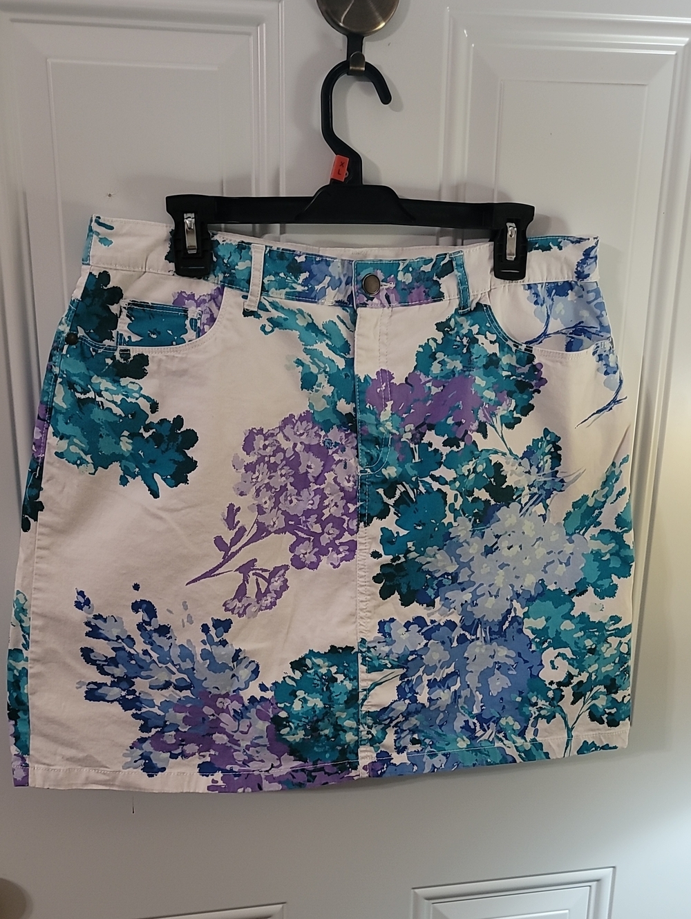 croft & barrow White Skort with Blue & Purple Floral Print